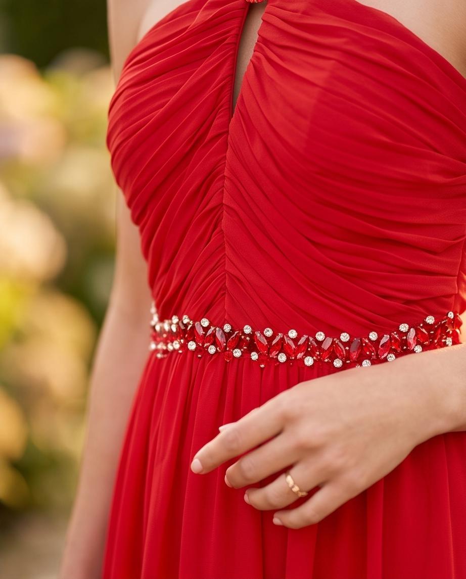 Abito da Sera Rosso Collo Halter con Cintura Gioiello e Gonna in Chiffon